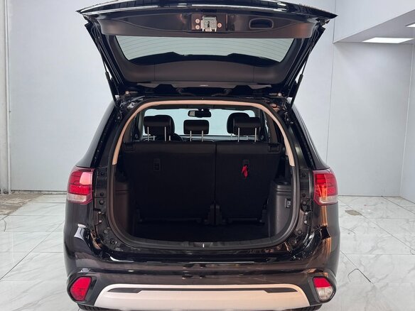 2022 Mitsubishi Outlander III Рестайлинг 3, чёрный, 2140000 рублей - вид 16
