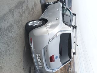 2011 Nissan Leaf I (ZE0/AZE0), серебристый, 700000 рублей, вид 4