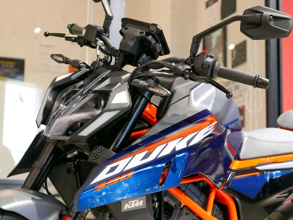 2025 KTM 390 Duke, синий, 699000 рублей - вид 4