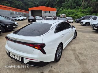 2025 Kia K5 LPi III Рестайлинг, белый, 2371177 рублей, вид 4