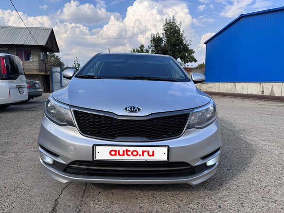 2016 Kia Rio III Рестайлинг, серебристый