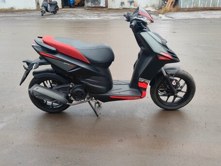 2018 Aprilia SR 125, чёрный, 199000 рублей, вид 4