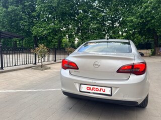 2013 Opel Astra J Рестайлинг, серебристый, 600000 рублей, вид 4