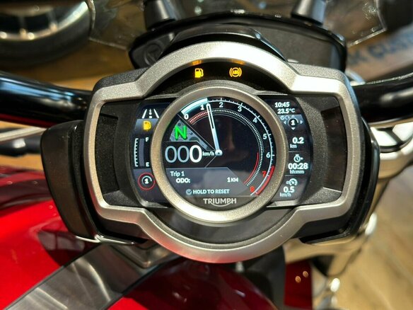 2023 Triumph Rocket 3, красный, 2990000 рублей - вид 30