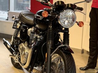 2024 Triumph Bonneville T120, чёрный, 1790000 рублей, вид 3