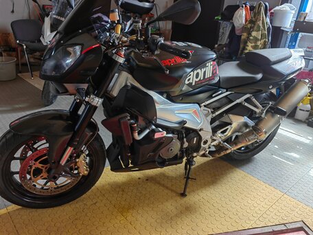2007 Aprilia Tuono 1000, чёрный, 450000 рублей, вид 4
