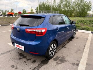2013 Kia Rio 5-speed III, синий, 885000 рублей, вид 5