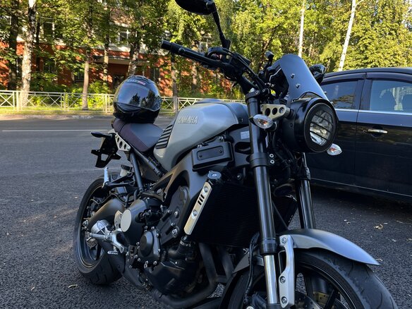 2020 Yamaha XSR900, серебристый, 1200000 рублей