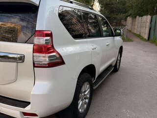 2016 Toyota Land Cruiser Prado 150 Series Рестайлинг 1, белый, 4000000 рублей, вид 4