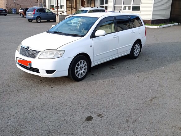 2005 Toyota Corolla Fielder IX (E120, E130) Рестайлинг, белый, 590000 рублей