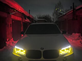2013 BMW X5 50i III (F15), белый, 3020000 рублей, вид 1