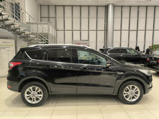 2017 Ford Kuga II Рестайлинг, чёрный, 1530000 рублей, вид 4