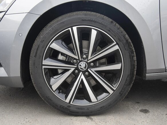 2025 Skoda Superb III Рестайлинг, серебристый - вид 16