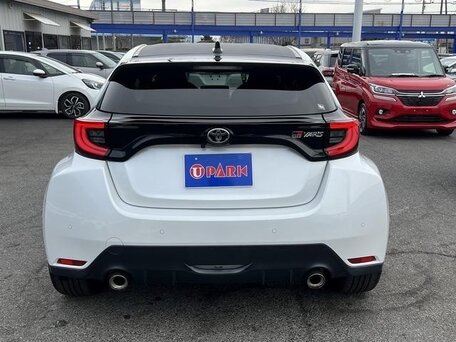 2021 Toyota Yaris GR RS IV, белый, 1278000 рублей, вид 3