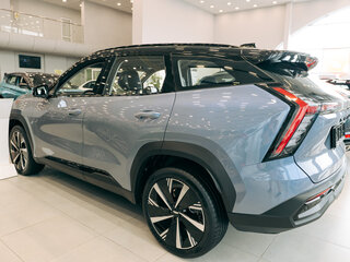 2025 Geely Atlas II, серый, 3449990 рублей, вид 4
