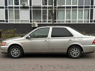 1998 Toyota Vista V (V50), золотистый, 350000 рублей, вид 5