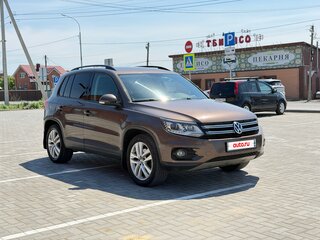2014 Volkswagen Tiguan I Рестайлинг, коричневый, 1499990 рублей, вид 3