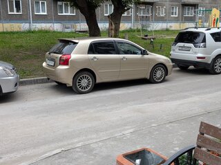 2001 Toyota Allex I, золотистый, 650000 рублей, вид 2