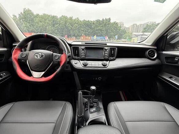 2018 Toyota RAV4 IV (XA40) Рестайлинг, белый, 1750000 рублей - вид 4