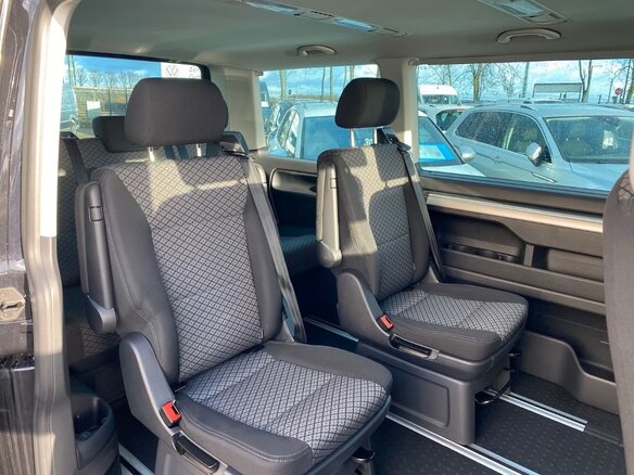 2022 Volkswagen Multivan T6 Рестайлинг, синий, 5350000 рублей - вид 15