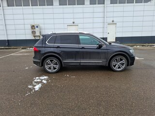 2018 Volkswagen Tiguan II, чёрный, 2600000 рублей, вид 4