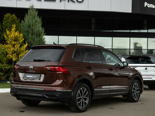 2021 Volkswagen Tiguan II Рестайлинг, коричневый, 2538000 рублей, вид 4