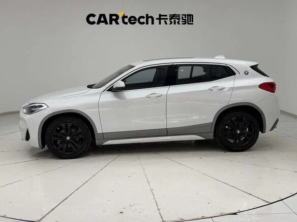 2020 BMW X2 sDrive20i I (F39), белый - вид 4