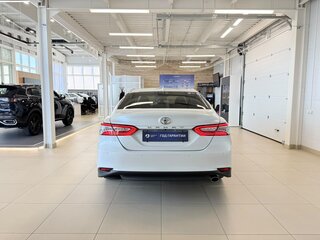 2021 Toyota Camry VIII (XV70) Рестайлинг, белый, 3199900 рублей, вид 5