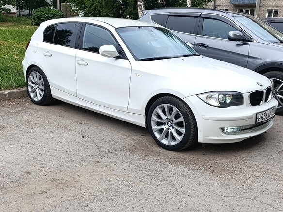 2010 BMW 1 серии 116i I (E81/E82/E87/E88) Рестайлинг, белый, 824000 рублей - вид 3