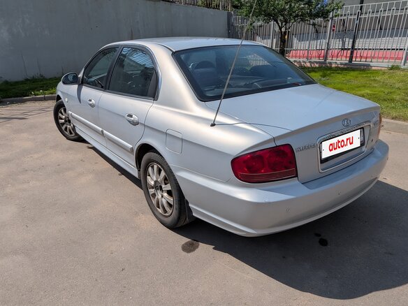 2011 Hyundai Sonata ТагАЗ IV (EF) Рестайлинг, серый, 750000 рублей - вид 2