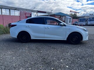 2018 Kia Rio IV, белый, 1148000 рублей, вид 4