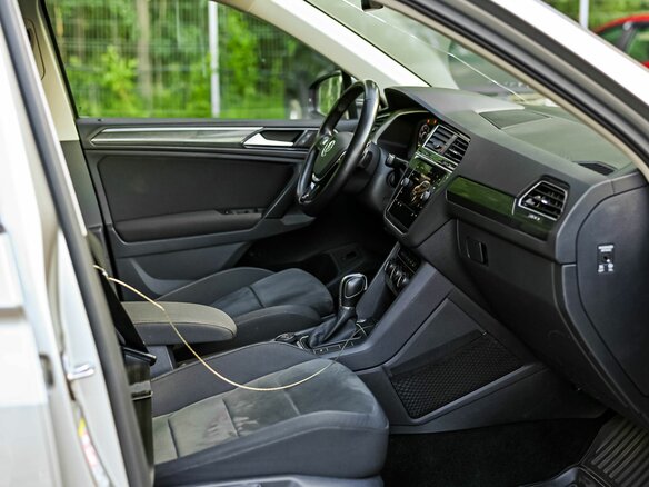 2018 Volkswagen Tiguan II, серебристый, 2180000 рублей - вид 13