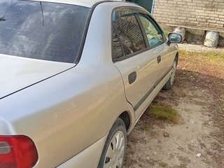 2003 Mitsubishi Carisma I Рестайлинг, серебристый, 240000 рублей, вид 3