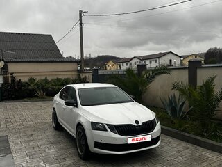 2018 Skoda Octavia III (A7) Рестайлинг, белый, 1600000 рублей, вид 3
