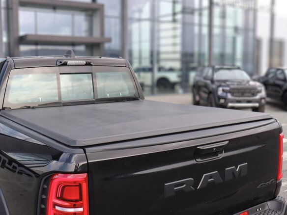 2026 Ram 1500 RHO V Рестайлинг, чёрный - вид 15