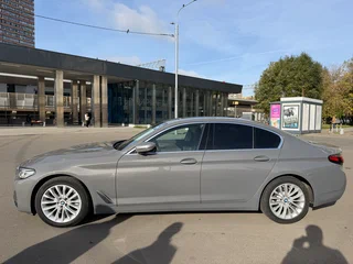 2020 BMW 5 серии 520d xDrive VII (G30/G31/G38) Рестайлинг, серый, 3650000 рублей, вид 3