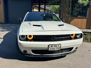 2018 Dodge Challenger III Рестайлинг 2, белый, 3650000 рублей, вид 3