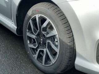 2026 Lada (ВАЗ) Granta Sportline I Рестайлинг, серебристый, 1379000 рублей, вид 4