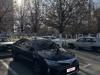 2017 Toyota Camry VII (XV50) Рестайлинг 2, чёрный, 2100000 рублей, вид 2