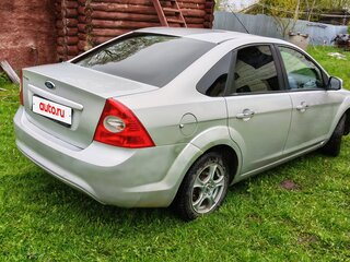 2010 Ford Focus II Рестайлинг, серебристый, 500000 рублей, вид 4