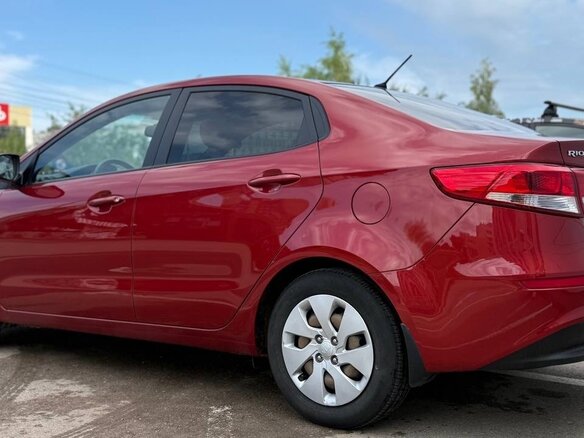 2016 Kia Rio III Рестайлинг, красный, 950000 рублей - вид 2