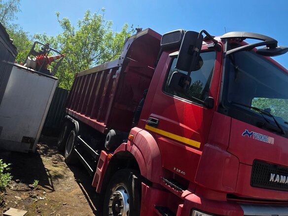2017 КамАЗ 6520, красный, 3380000 рублей