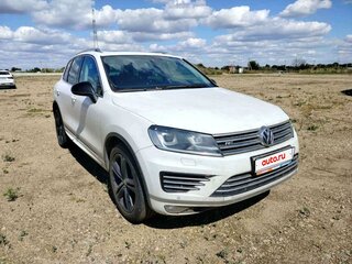 2017 Volkswagen Touareg II Рестайлинг, белый, 2430000 рублей, вид 1