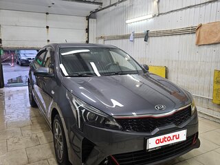 2021 Kia Rio IV Рестайлинг, чёрный, 1760000 рублей, вид 3