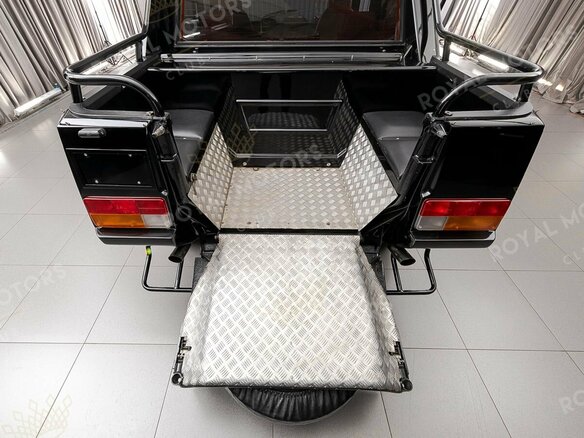1990 Lamborghini LM002, чёрный, 49000000 рублей - вид 6