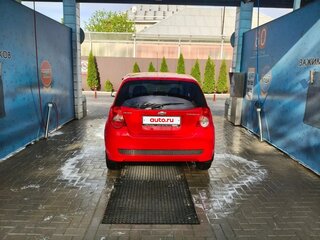 2011 Chevrolet Aveo I Рестайлинг, красный, 360000 рублей, вид 3