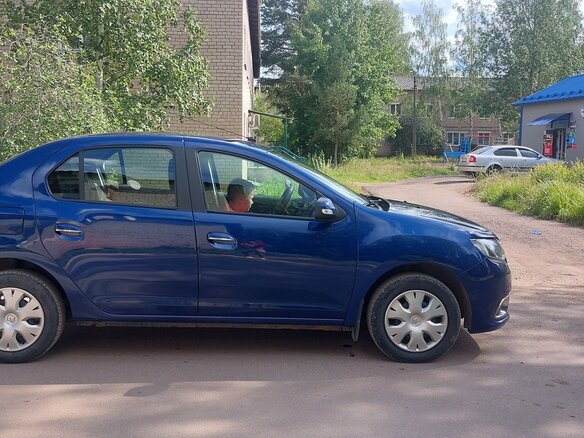 2017 Renault Logan II, синий, 700000 рублей - вид 1