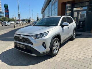 2021 Toyota RAV4 V (XA50), серебристый, 2920000 рублей, вид 1
