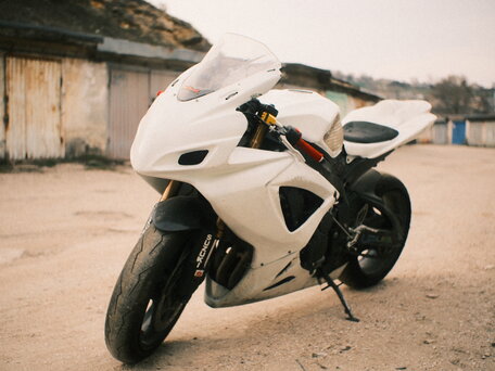 2007 Suzuki GSX-R 600, белый, 329000 рублей, вид 2