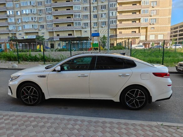 2019 Kia Optima IV Рестайлинг, белый, 2150000 рублей - вид 5